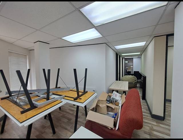 174M² OFFICE TO LET IN DUNKELD WEST